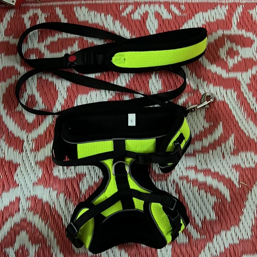 NWOT Dog Cat body harness and leash Size Small